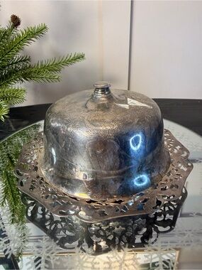 vintage Wm. A. Rogers silver-plated covered butter dish 6”